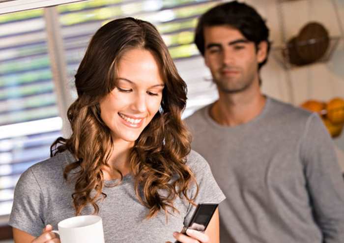 Cách theo dõi chồng ngoại tình đơn giản